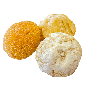 Mandorle di arance – Die Mandelkekse sind in dieser Variante in Orangenzucker oder Mandelsplitter gehüllt und mit natürlichem Orangen-, Zitronen- und Mandarinenaroma versehen. Für alle die es etwas fruchtiger mögen.